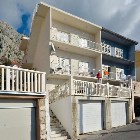 Lovely Apartment In Omis With Kitchen Exterior foto