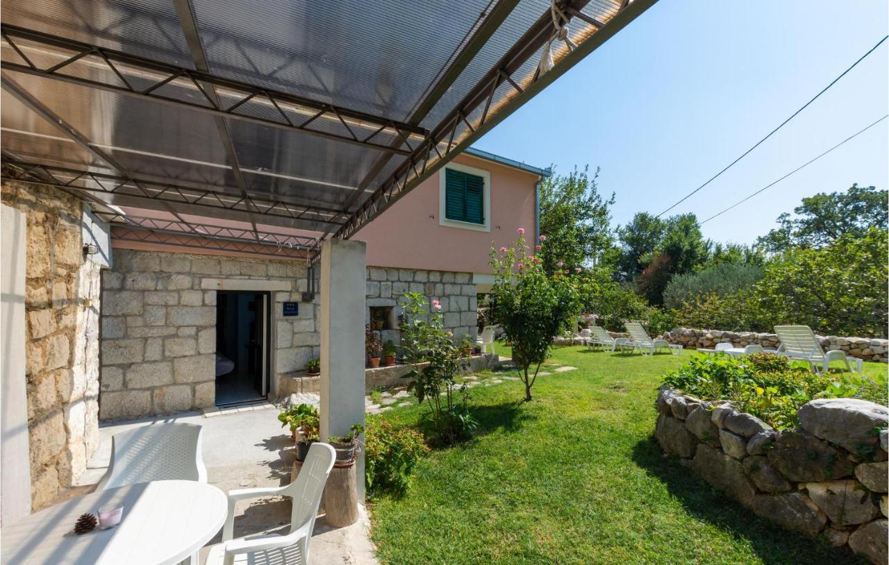Lovely Apartment In Omis With Kitchen Exterior foto