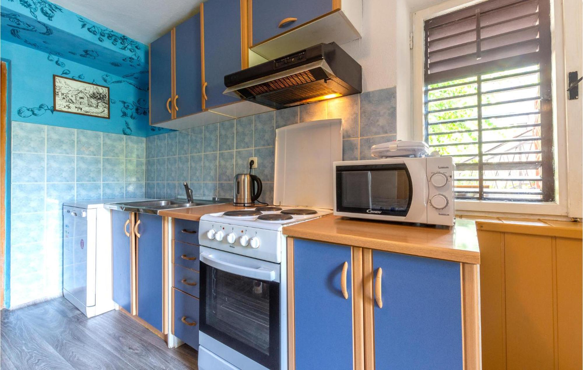 Lovely Apartment In Omis With Kitchen Exterior foto