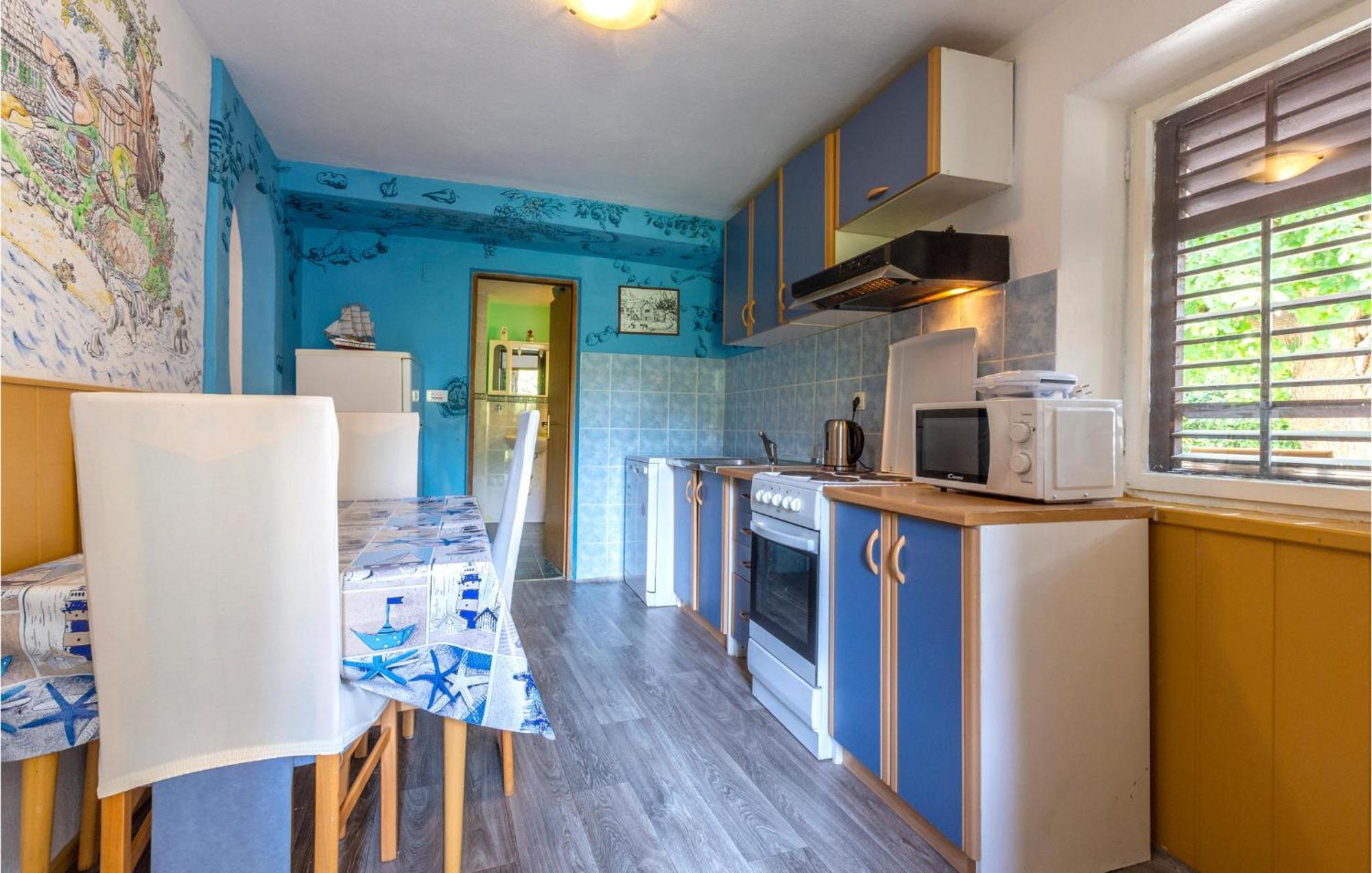 Lovely Apartment In Omis With Kitchen Exterior foto