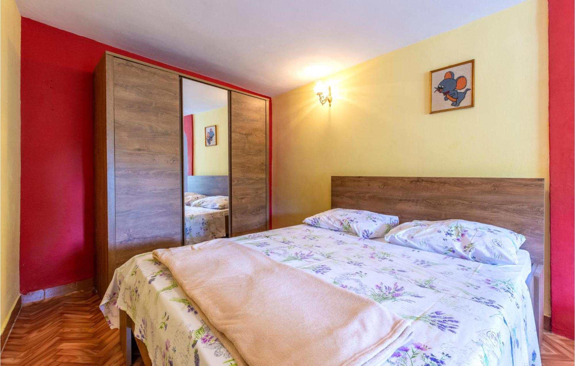 Lovely Apartment In Omis With Kitchen Exterior foto
