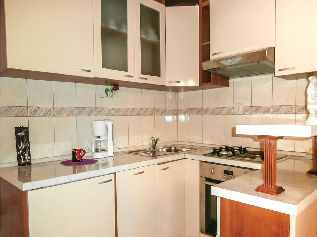 Lovely Apartment In Omis With Kitchen Exterior foto